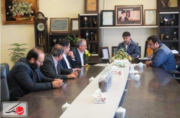  بازدید مدیر استان یزد بانک ایران زمین از یک شرکت