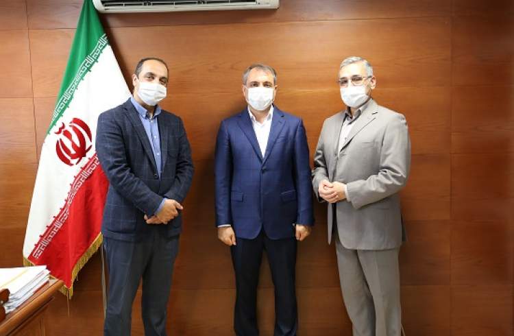 بزرگداشت مدافعان عرصه سلامت همزمان با فرارسیدن گرامیداشت روز پزشک در بیمه "ما"